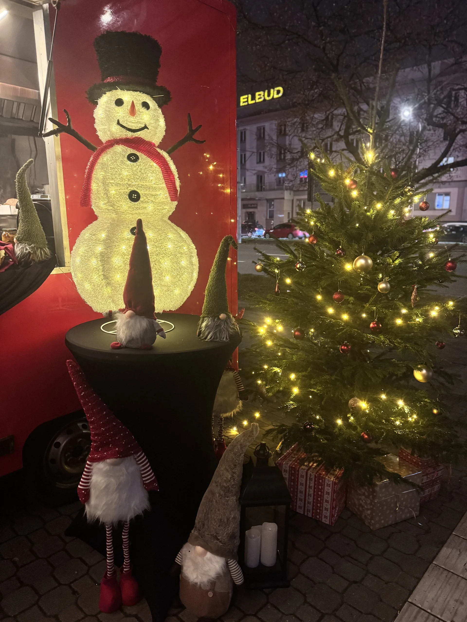 03.12 i 05.12.2025 Świąteczne podwórka Warszawy