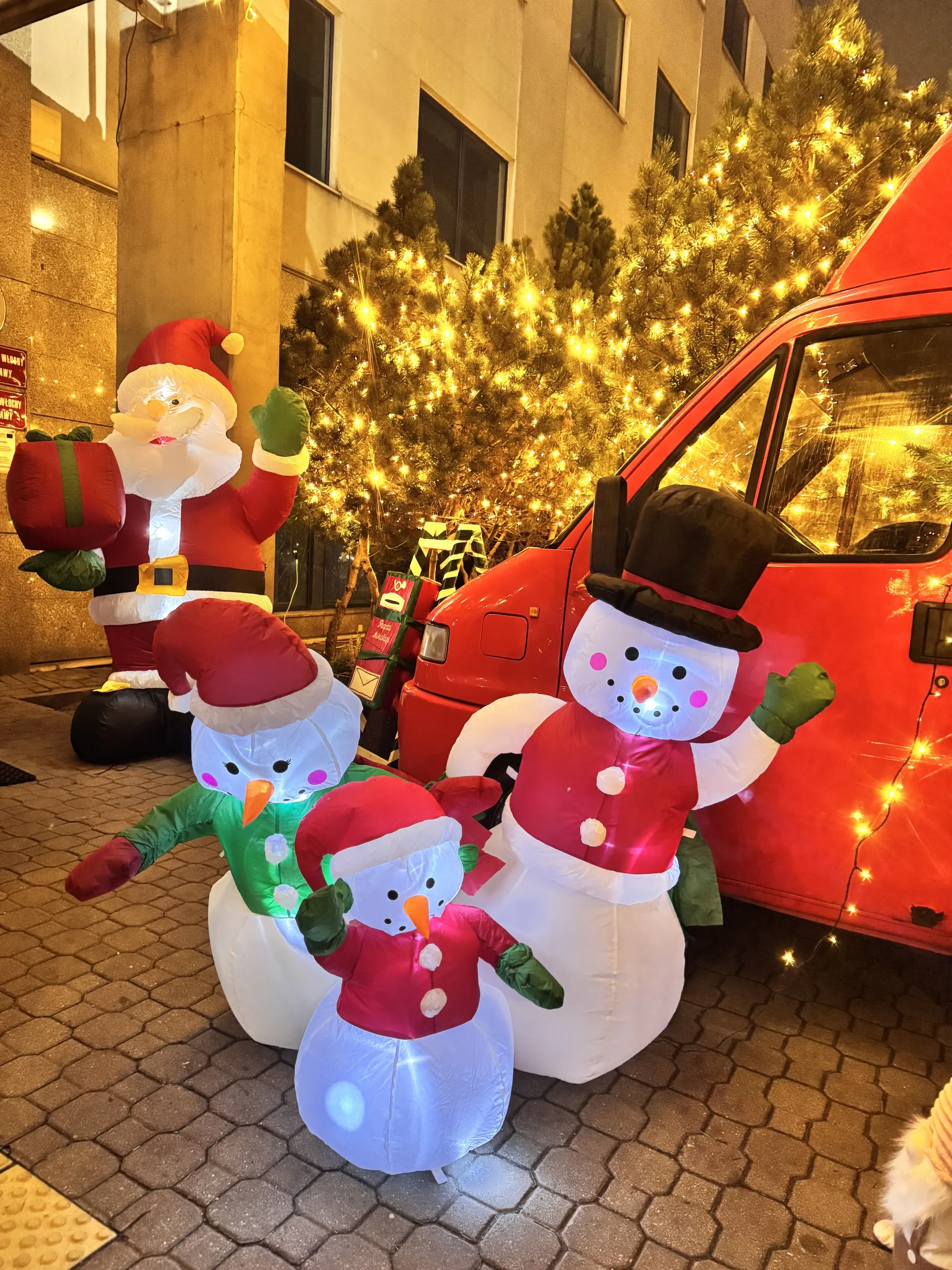 03.12 i 05.12.2025 Świąteczne podwórka Warszawy