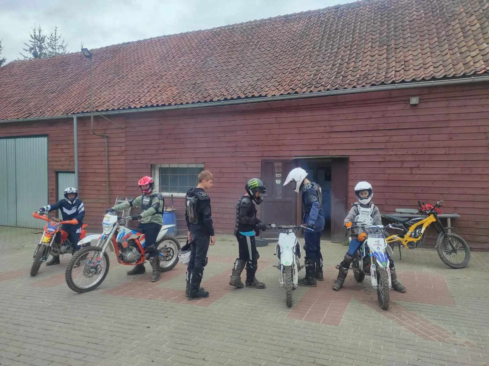 24.07 - 03.08.2023 Obóz rekreacja, survival, motocross w Ogrodnikach