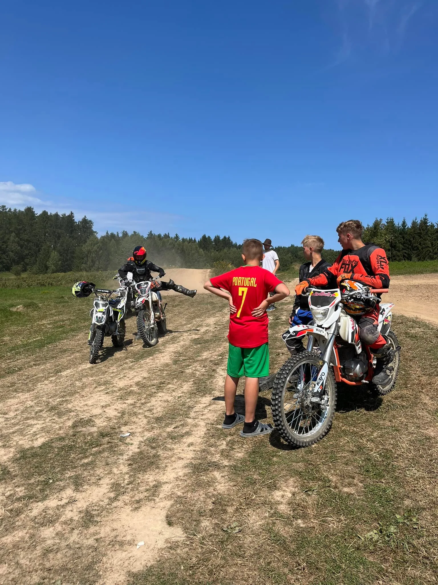 01.08 - 11.08.2024 Obóz rekreacja, survival, motocross w Ogrodnikach