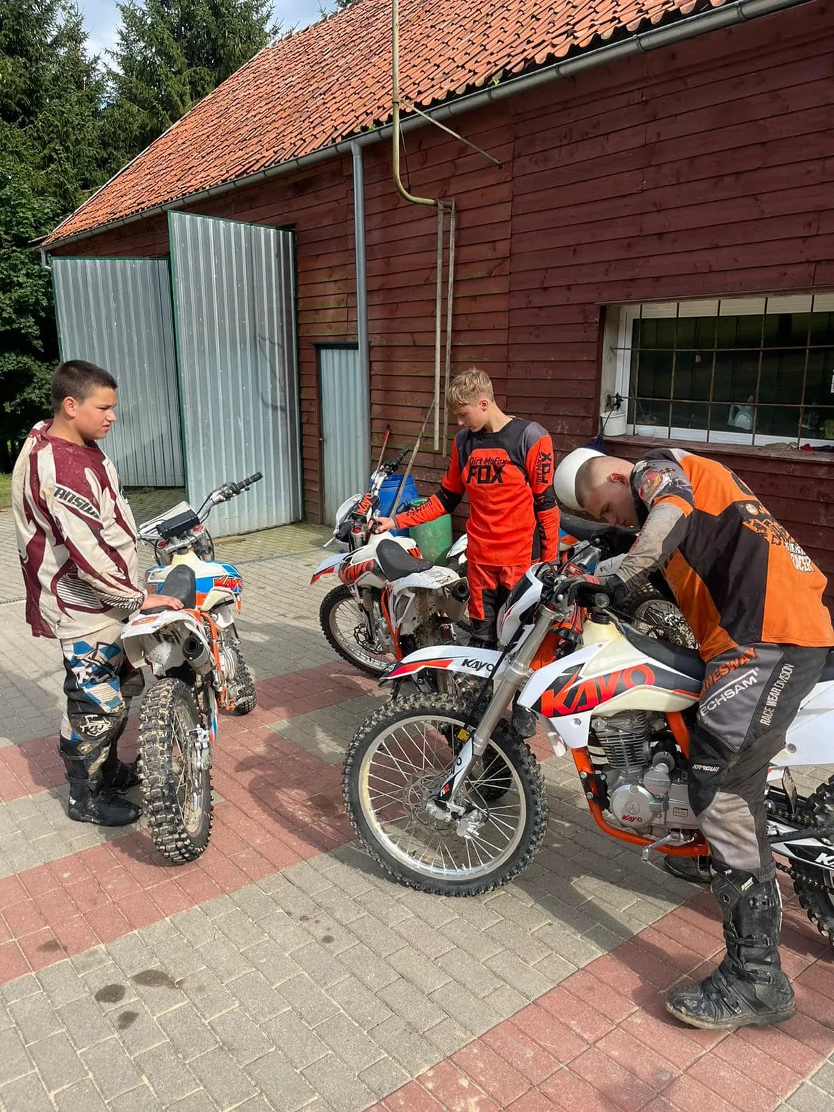 01.08 - 11.08.2024 Obóz rekreacja, survival, motocross w Ogrodnikach